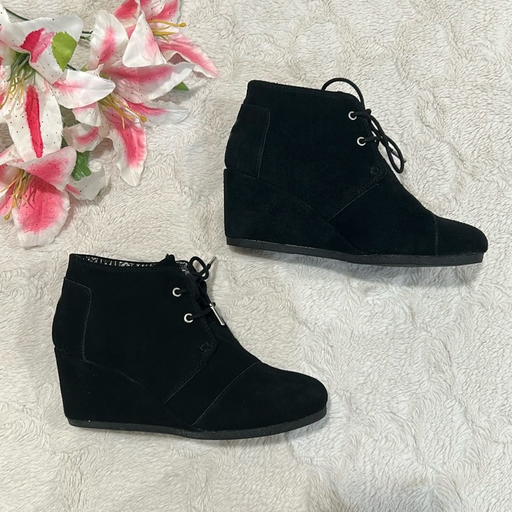TOMS Black Suede 'Desert Wedge' Lace-Up Booties, Size 7.5